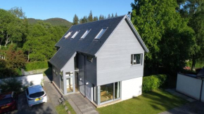 Bright, contemporary house & large private garden